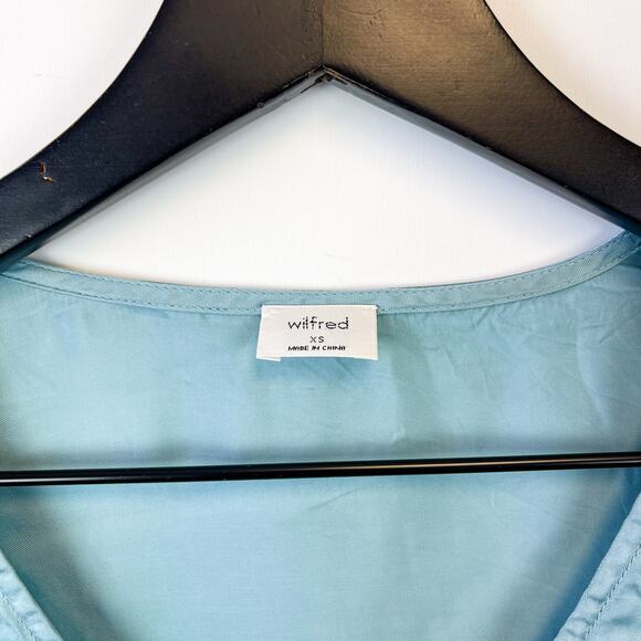 Wilfred Aritzia Size XS Bria Blouse Satin Puff Sleeve Button Front Blue - Picture 4 of 10